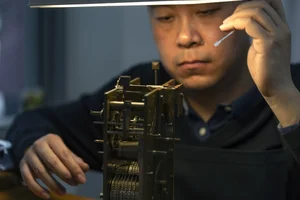 Inside the Ancient Relic Restoration Lab of the Forbidden City - image 9