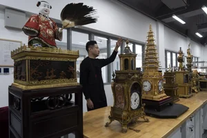 Inside the Ancient Relic Restoration Lab of the Forbidden City - image 4