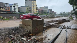 Residents Concerned Over New Road Design Elevated by Nearly One Meter - image 1
