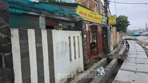 Residents Concerned Over New Road Design Elevated by Nearly One Meter - image 0