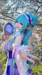 The New Wave of Cosplay: Exploring Angelic Aesthetics and Creative Costumes - image 4
