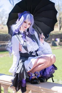 The New Wave of Cosplay: Exploring Angelic Aesthetics and Creative Costumes - image 1
