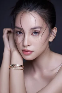 Vbiz Beauty with Golden Ratio Face Dominates Red Carpet Fashion - image 2