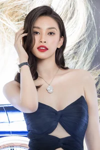 Vbiz Beauty with Golden Ratio Face Dominates Red Carpet Fashion - image 1