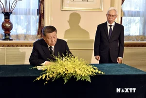 Chinese President Xi Jinping Pays Tribute to Late Vietnamese General Secretary Nguyen Phu Trong - image 2
