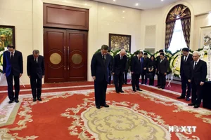Chinese President Xi Jinping Pays Tribute to Late Vietnamese General Secretary Nguyen Phu Trong - image 5