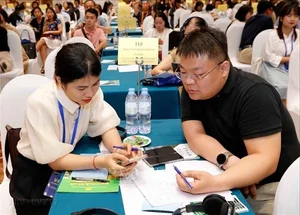 Vietnam and China: Strengthening Diplomatic Ties and Historic Neighborly Relations - image 12