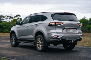 Isuzu mu-X 2025 Set for Vietnam Arrival: Price Increases But Demand Remains High - image 1