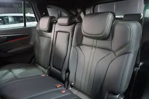 Isuzu mu-X 2025 Set for Vietnam Arrival: Price Increases But Demand Remains High - image 7