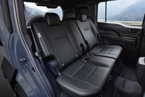 Toyota Land Cruiser FJ Teased for Vietnam Launch with Expected Price of 1.2 Billion VND - image 3