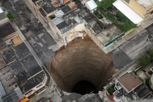 Mind-Bending Surreal Photos That Look Fake But Are 100% Real - image 9