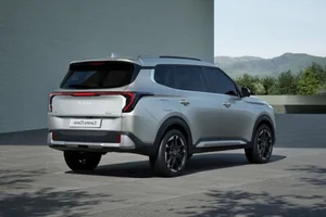 Kia Carens Clavis EV: Redefining Sustainable Family Travel in Asia - image 2