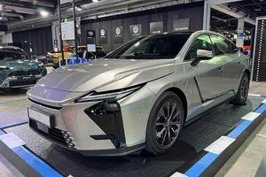 The All-New 2026 Lexus ES: Redefining Luxury Sedans with Sleek Design, Premium Comfort, and Advanced Hybrid Performance for the Modern Driver. - image 5