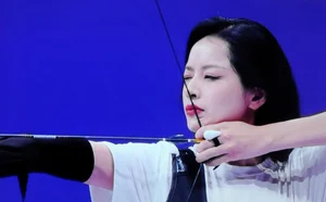 Chi Pu Stuns with Incredible Archery Skills in China - image 2