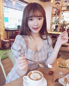 Why This Retired Doll-Faced Streamer Is More Popular Than Ever - image 2