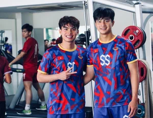 Rising Star Goalkeeper Cao Van Binh Wins Hearts with Stunning Looks and Talent - image 4