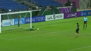 Rising Star Goalkeeper Cao Van Binh Wins Hearts with Stunning Looks and Talent - image 6