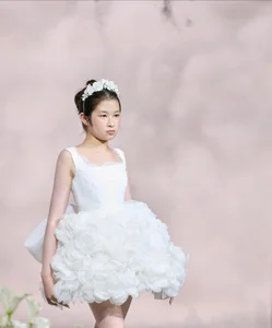 Huy Khanh's 13-Year-Old Daughter Shines with Confidence on the Fashion Catwalk - image 5