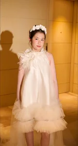 Huy Khanh's 13-Year-Old Daughter Shines with Confidence on the Fashion Catwalk - image 6