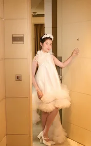 Huy Khanh's 13-Year-Old Daughter Shines with Confidence on the Fashion Catwalk - image 3