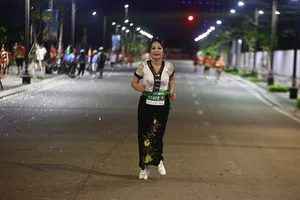 Vy Ly Triumphs in the Men's 21km Race at VnExpress Marathon Ha Long - image 7