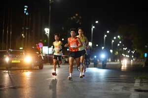 Vy Ly Triumphs in the Men's 21km Race at VnExpress Marathon Ha Long - image 3