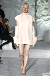 8 Cold-Weather Accessory Trends Dominating the Winter Season - image 2