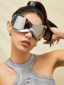 8 Cold-Weather Accessory Trends Dominating the Winter Season - image 0