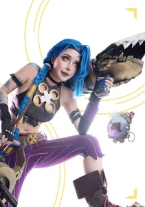 Vietnamese Cosplayer's Viral 'Shirt Rip' Transformation Stuns the Internet - image 0