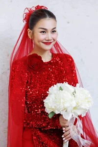 Thanh Hang Shines in Gorgeous Sequined Ao Dai for Her Wedding Day - image 2
