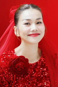 Thanh Hang Shines in Gorgeous Sequined Ao Dai for Her Wedding Day - image 3