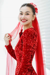 Thanh Hang Shines in Gorgeous Sequined Ao Dai for Her Wedding Day - image 4