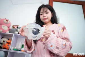 Hanoi Youth Embrace Magical Mermaid Cosplay Trend in Local Aquarium - image 6