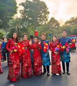 Vietnamese Celebrities Join Nationwide Celebrations for April 30th Liberation - image 4