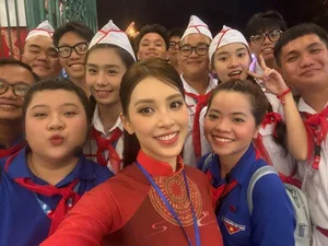 Vietnamese Celebrities Join Nationwide Celebrations for April 30th Liberation - image 3