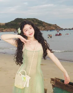 Summer Style: A Look at the Beach Fashion of Quyen Linh's Daughters - image 6