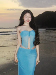 Summer Style: A Look at the Beach Fashion of Quyen Linh's Daughters - image 8