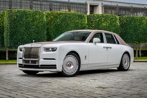 A Closer Look at the Bespoke Rolls-Royce Phantom Dentelle: Luxury Redefined - image 7