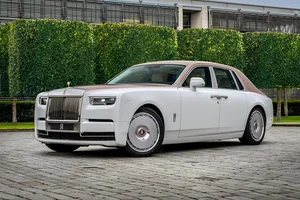 A Closer Look at the Bespoke Rolls-Royce Phantom Dentelle: Luxury Redefined - image 4