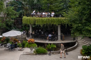 Inside Hanoi’s Massive 3,500m2 Cafe: A Hub for Coffee Lovers and Community Events - image 4