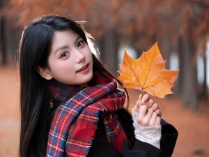 Yituyu Red Maple Portrait Series Featuring Model Xixi - image 8