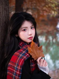 Yituyu Red Maple Portrait Series Featuring Model Xixi - image 0