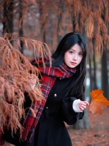 Yituyu Red Maple Portrait Series Featuring Model Xixi - image 6