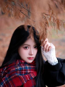 Yituyu Red Maple Portrait Series Featuring Model Xixi - image 5
