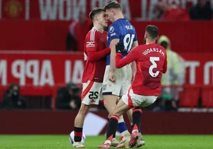 Premier League Update: Title Race and Relegation Battles Heat Up - image 9