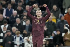 Premier League Update: Title Race and Relegation Battles Heat Up - image 6
