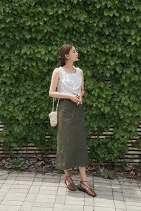 Four Perfect Skirt Pairings to Elevate Your Style and Elongate Your Legs - image 2