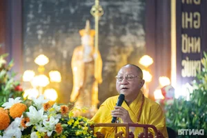 Hundreds Gather at Quan Su Pagoda in Hanoi for Sacred Vesak Day Celebrations - image 2
