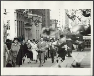 Captivating Vintage Photos of 1950s New York Through the Lens - image 3