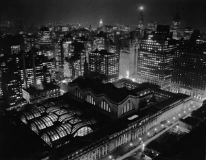 Captivating Vintage Photos of 1950s New York Through the Lens - image 4